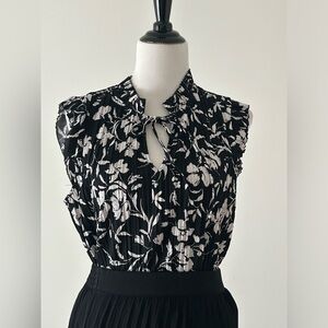 Adrianna Papell M Floral Sleeveless Black and White stretchy Top